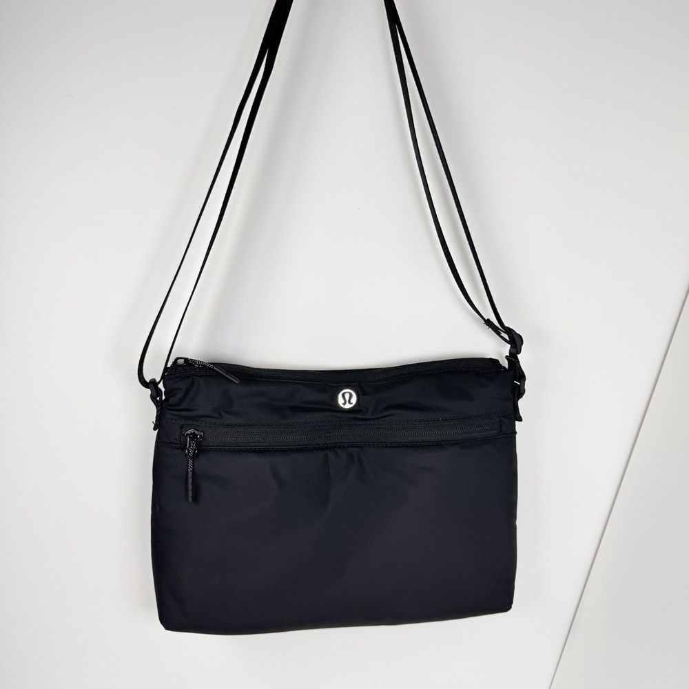 lululemon New Parent Crossbody Pouch Bag Black Shoulder Adjustable Strap